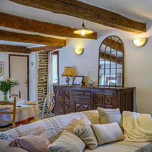 Hébergement de vacances Ty Chaumiere - Charmante Petite Chaumiere En Pierre Avec Jardin, Theix